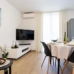 Apartman Shiba *