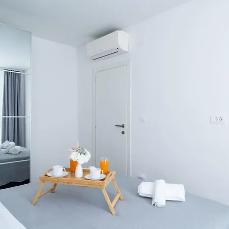 Shiba Apartment *